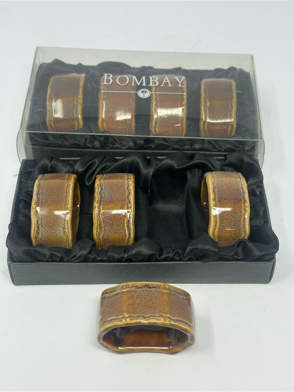 NEW!! BOMBAY COMPANY Dinner Napkin Rings Set of 8 in Rhino Brown Tan Ceramic S6